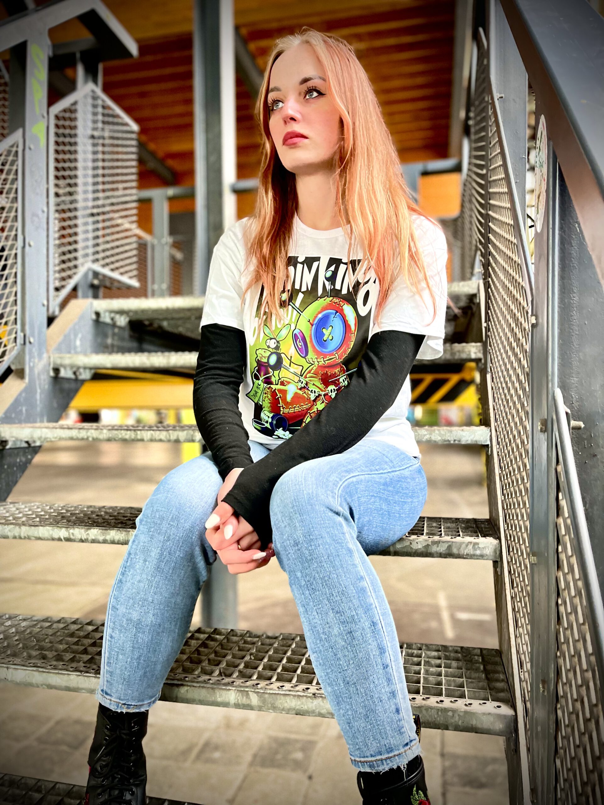 Uniek Stoer T-Shirt met Voodoo Poppetje en "Thinking of You"